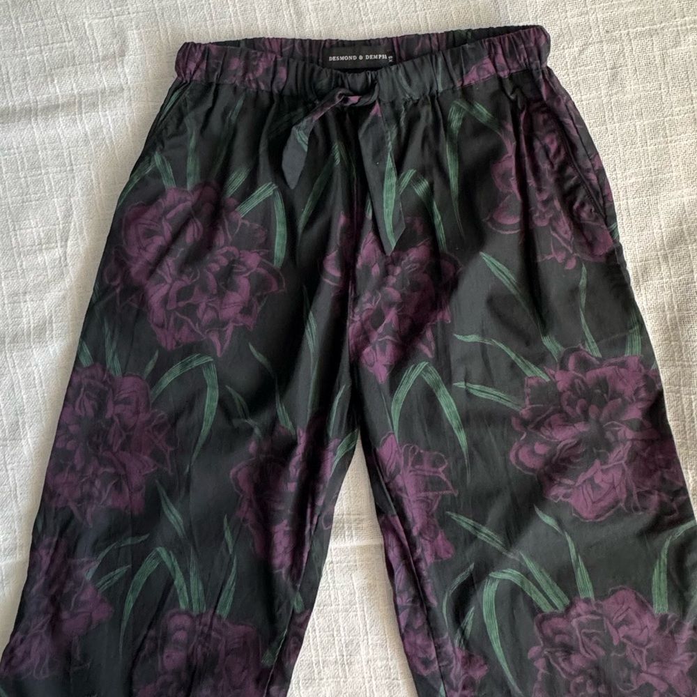 Desmond & Dempsey Capri Pajama Leisure Wear Pockets Black Floral Purple XS NEW